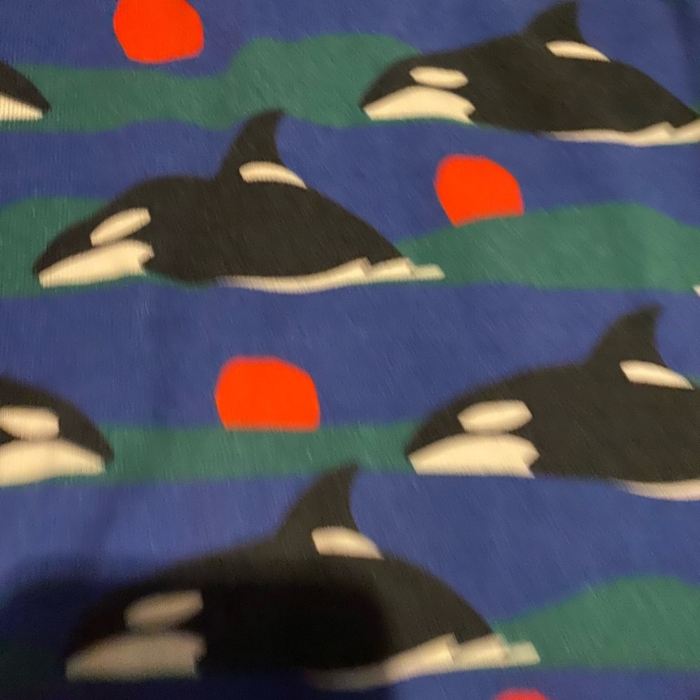 Hanna Andersson Blue Orca Print Pajama Set with Red Accent - Picture 4 of 4